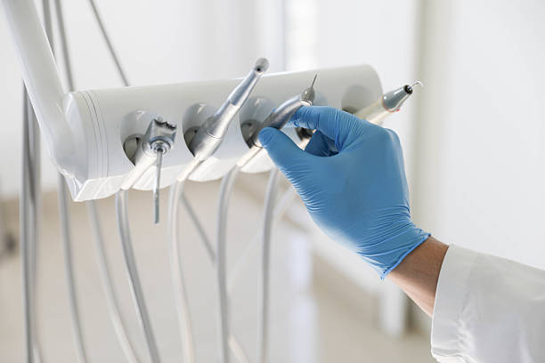 Professional Tooth Extraction technician working in Kemah, TX